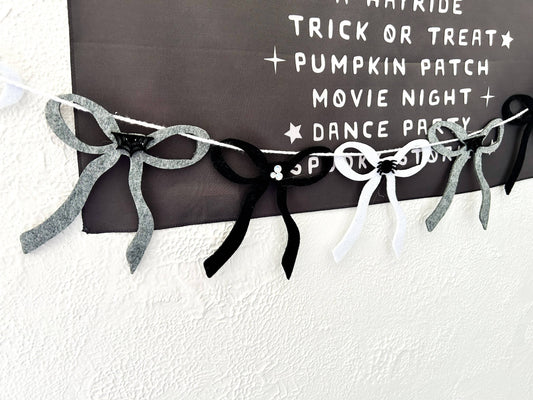 Spooky Bow Felt Garland