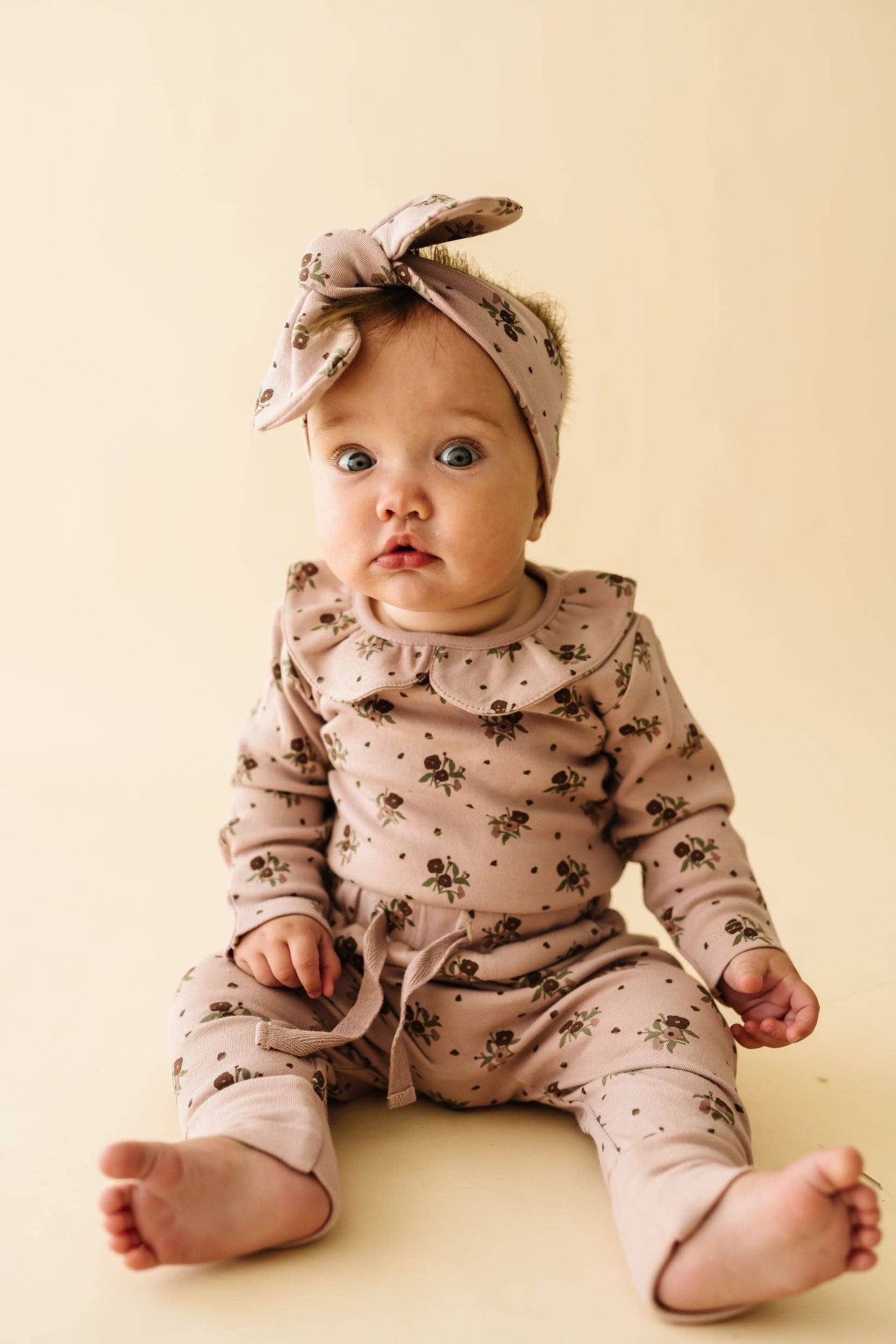 Makemake Organics Organic Ruffle Onesie & Pants Set | Rose Ditsy